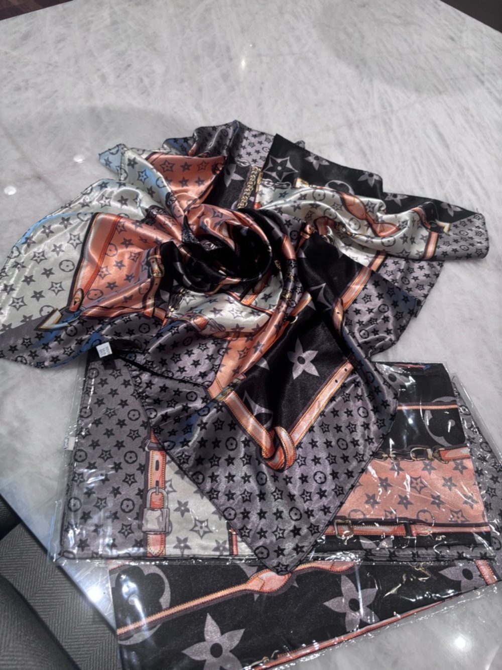 Silk Star-Print Tie-Back Bandana Top in Beige & Orange,black - Picture 10 of 12
